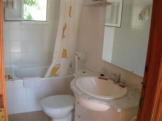 Pension Las Tres Golondrinas Playa DPlaya Des Figueral Rum bild